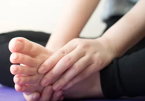 Therapeutische Maßnahmen zur Linderung von Achillessehnenschmerzen.