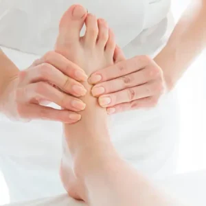 Verschiedene therapeutische Techniken zur Behandlung von Fussschmerzen.