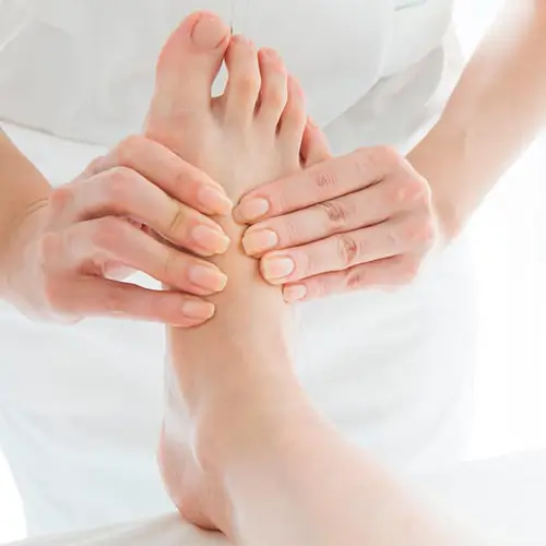 fussspann-und-rist Verschiedene therapeutische Techniken zur Behandlung von Fussschmerzen.
